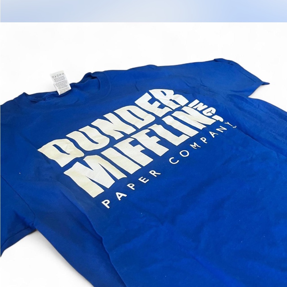 The Office Dunder Mifflin graphic tee in good condition!